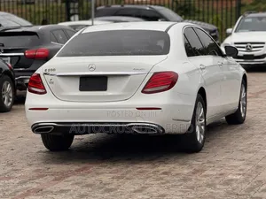 Photo - Mercedes-Benz E300 4Matic AWD Sedan (2.0L 4cyl 9A) 2017 White
