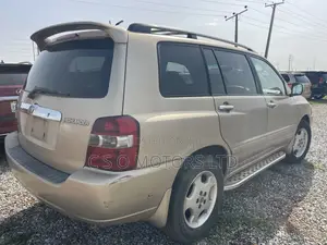 Photo - Toyota Highlander V6 4x4 2006 Gold