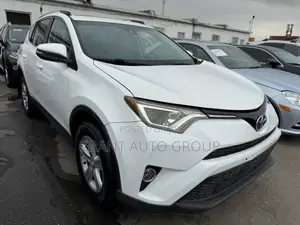 Toyota RAV4 XLE AWD (2.5L 4cyl 6A) 2013 White