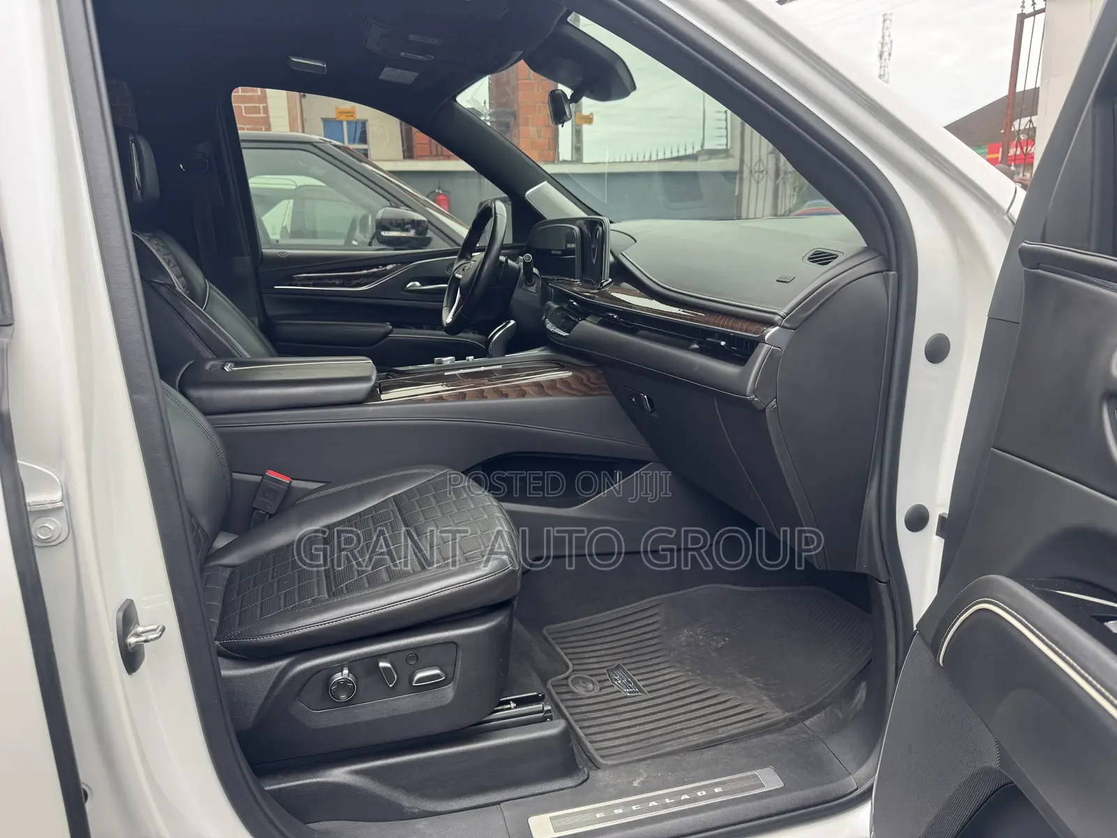 Cadillac Escalade 2022 White