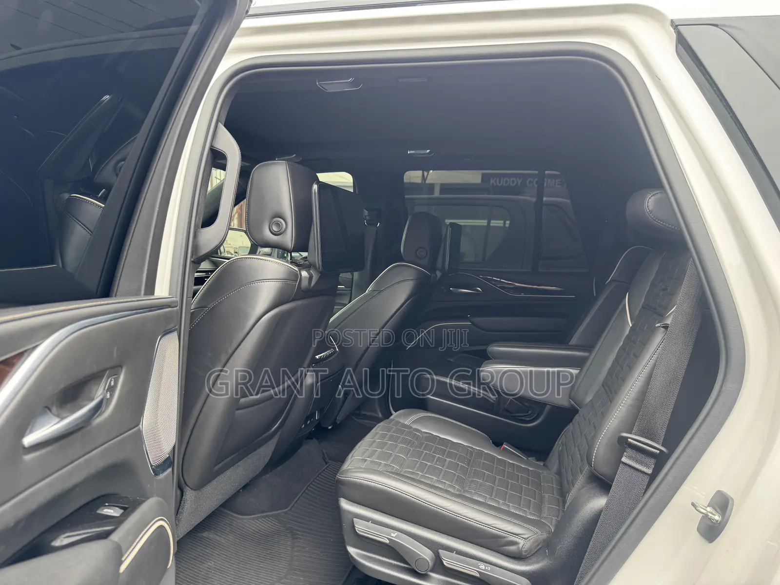 Cadillac Escalade 2022 White