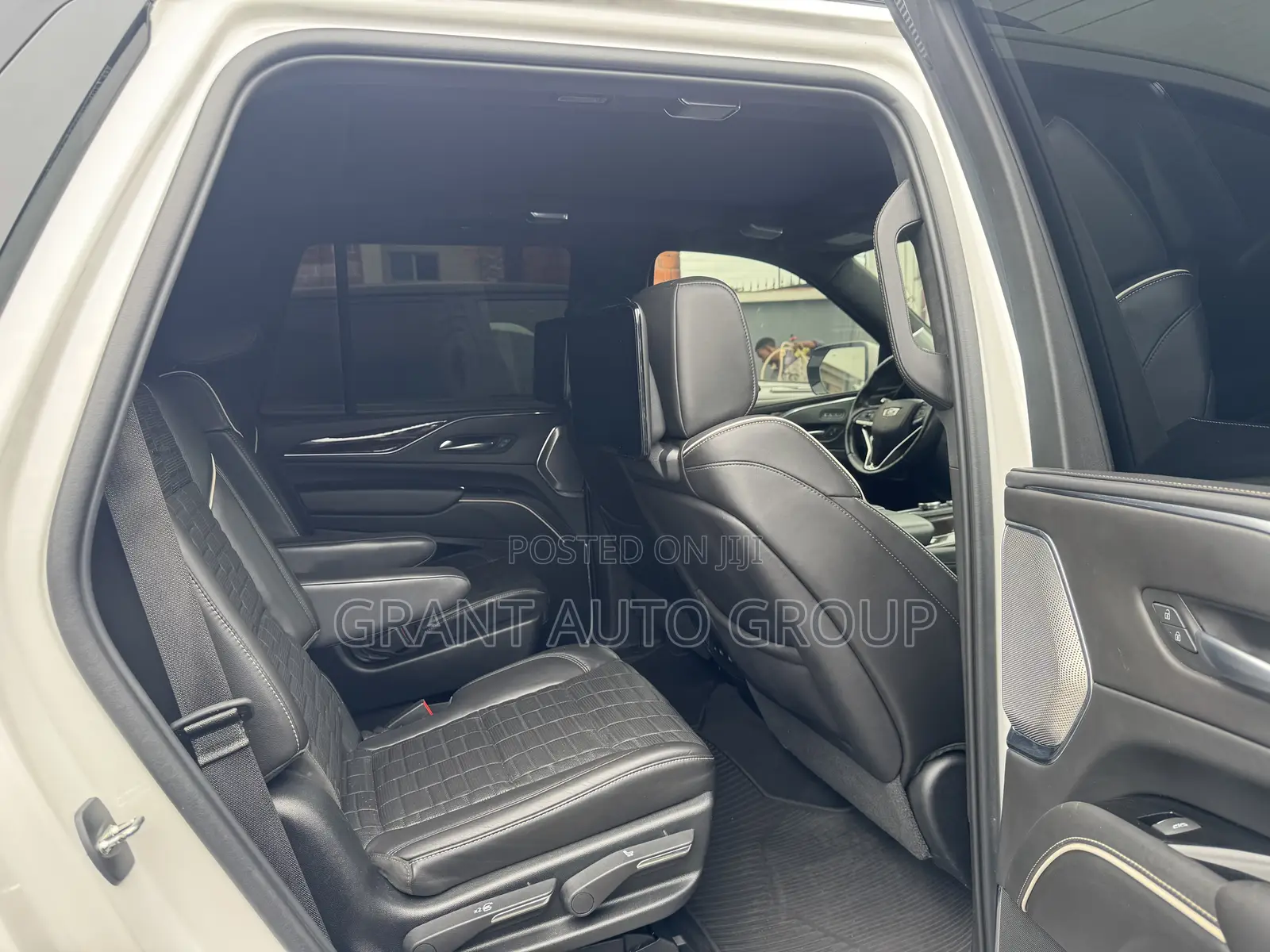 Cadillac Escalade 2022 White