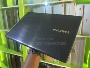 Laptop Samsung NP305V5A 8GB Intel Core I5 HDD 320GB