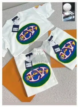 Photo - Premium Luxury Louis Vuitton Sweat Shirt Best Quality