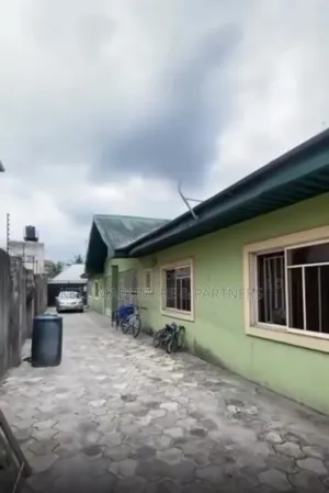 6bdrm Block of Flats in Queens Park Estate for sale