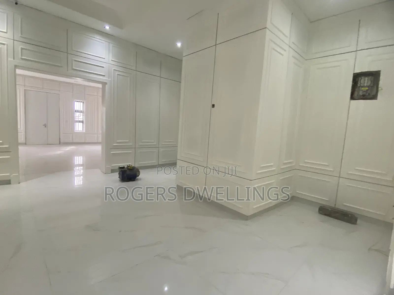 9bdrm Duplex in Maitama for sale