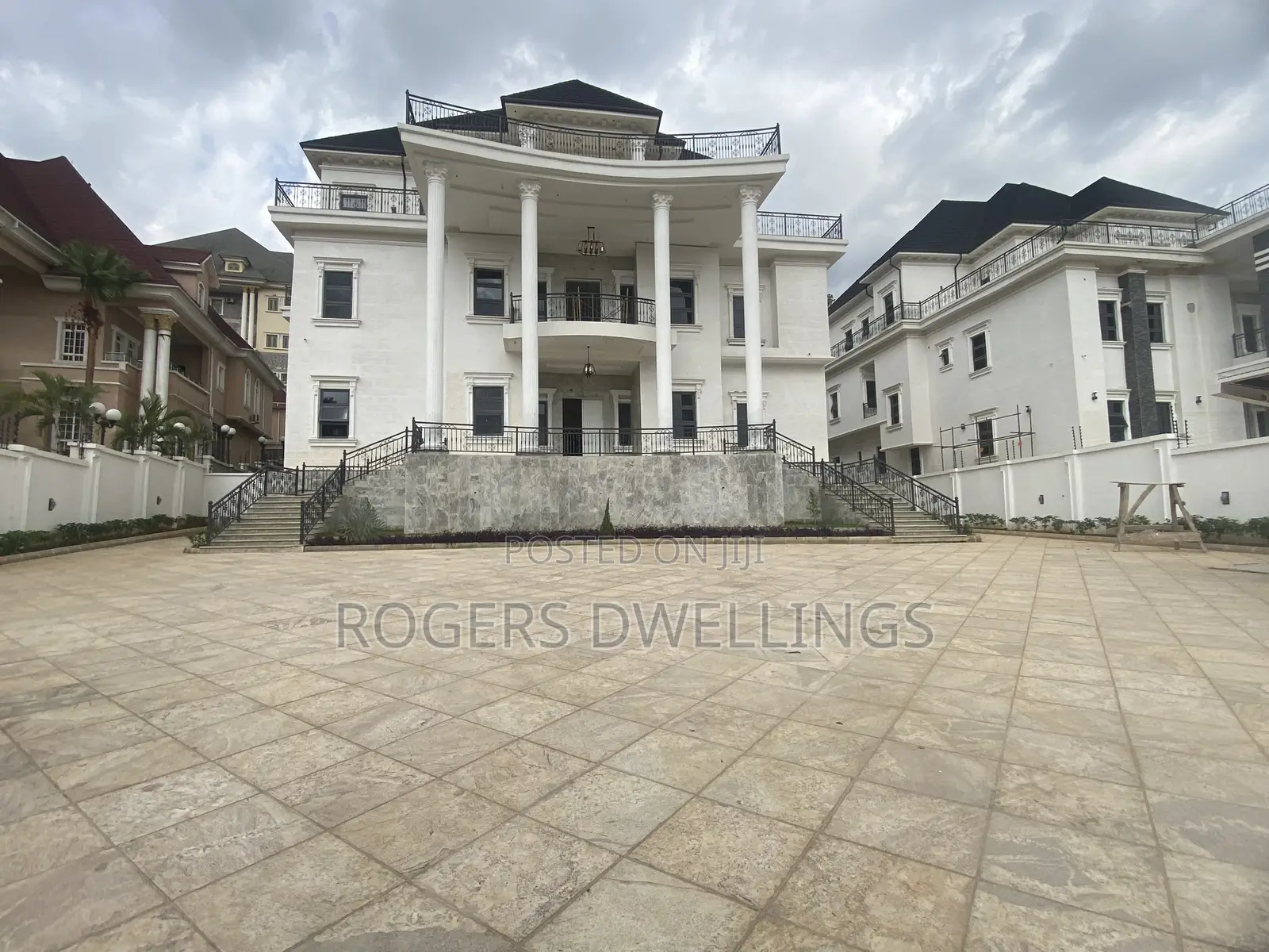 9bdrm Duplex in Maitama for sale