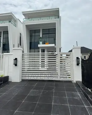 5bdrm Duplex in Chevron for sale
