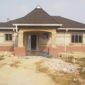 Furnished 2bdrm Bungalow in Agunfoye, Igbogbo for sale