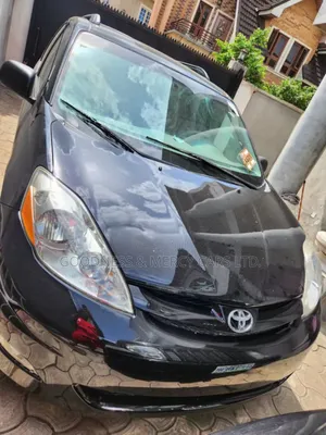 Toyota Sienna LE 7 Passenger 2010 Black
