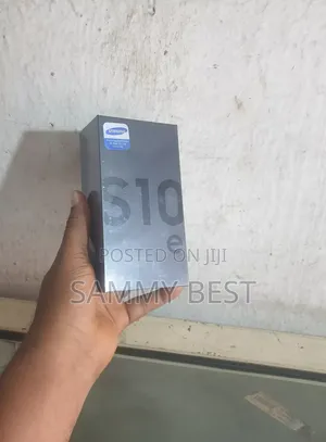 New Samsung Galaxy S10e 128 GB Black