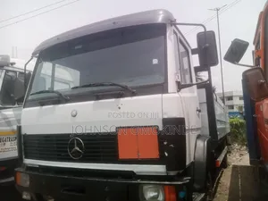 814 Bucket Truck