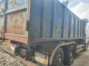 Hiab Actros Tipper