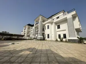 10bdrm Duplex in Maitama for sale