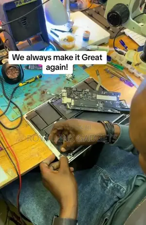 Mackbook,iPhone Hardware Software Repairs
