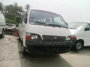 Toyota HiAce 1999 White