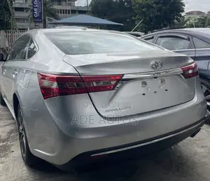 Toyota Avalon XLE Sedan FWD (3.5L 6cyl 6A) 2017 Silver