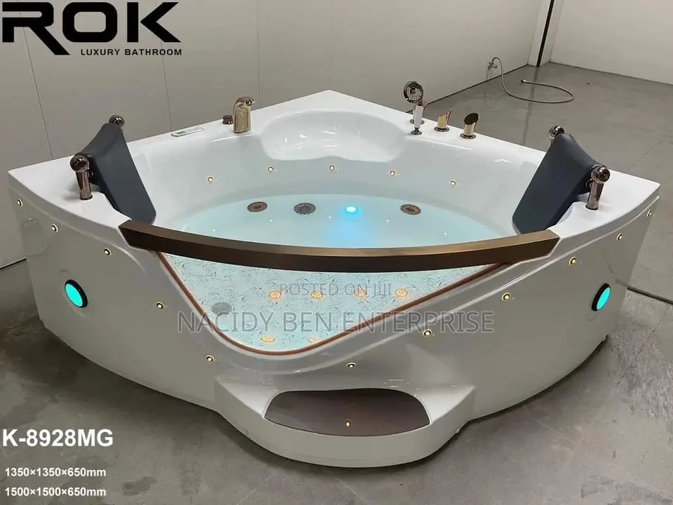 Corner Jacuzzi