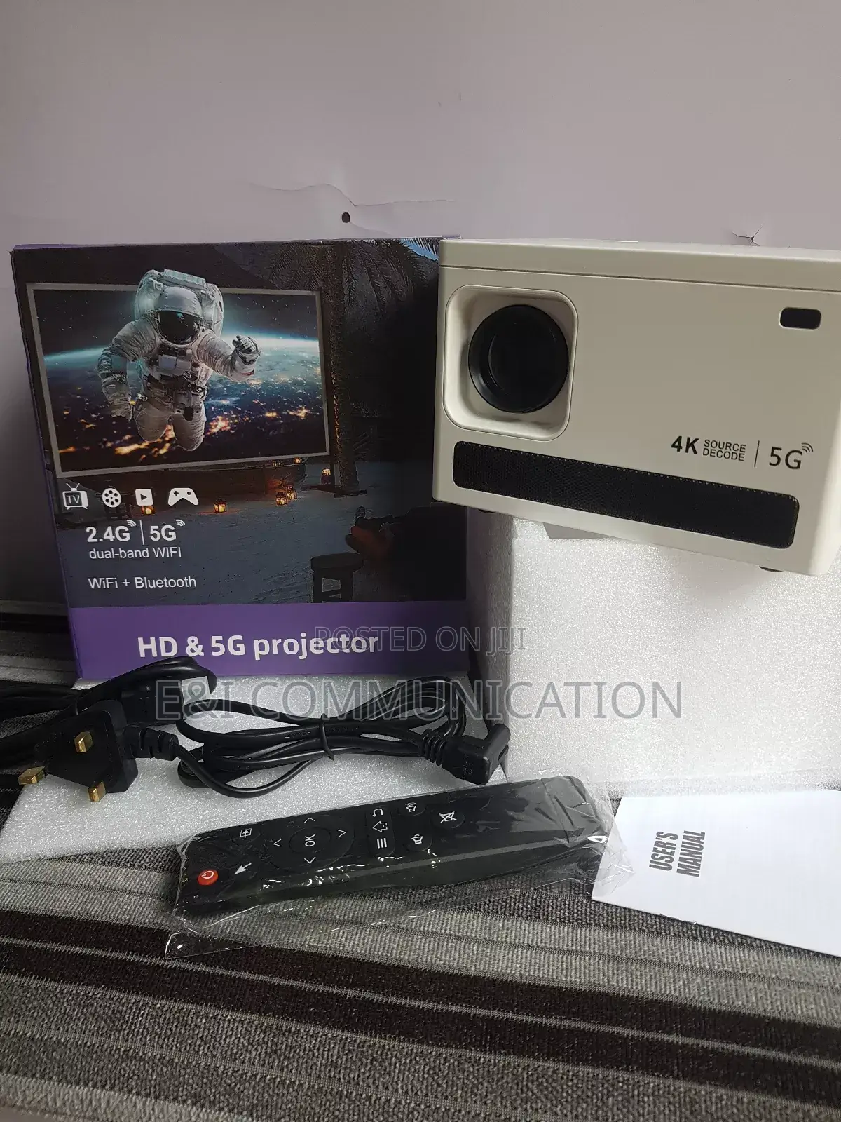 Hd and 5g Smart Projector.