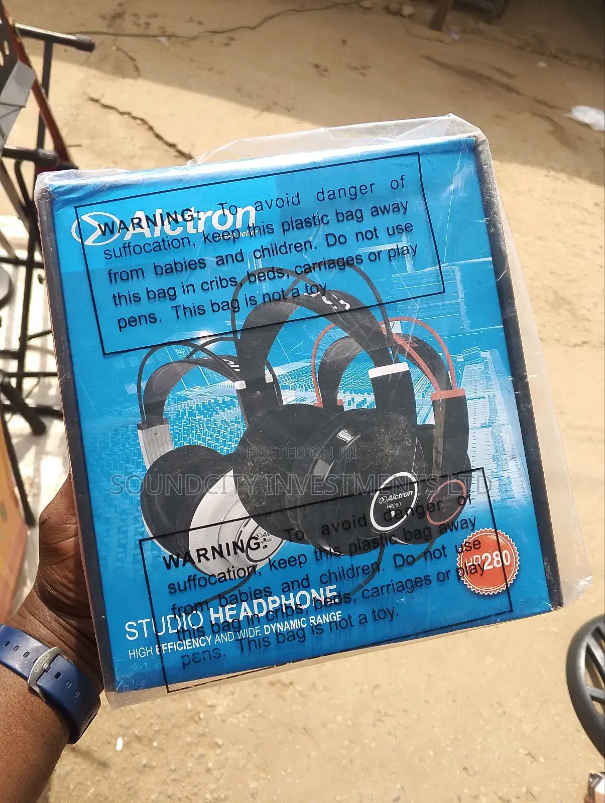 Alctron Headphone.