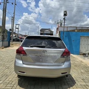Toyota Venza XLE 4dr Wagon AWD (2.7L 4cyl 6A) 2015 Silver