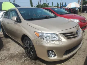 Toyota Corolla LE 4dr Sedan (1.8L 4cyl 4A) 2013 Gold
