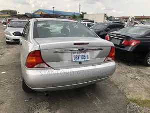 Ford Focus 2000 White