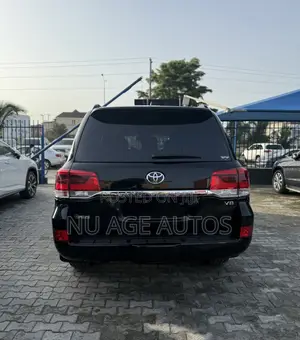 Toyota Land Cruiser 5.7 V8 GXR 2016 Black