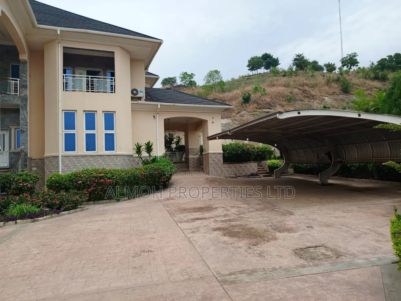 6bdrm Duplex in Apo Legislative for rent