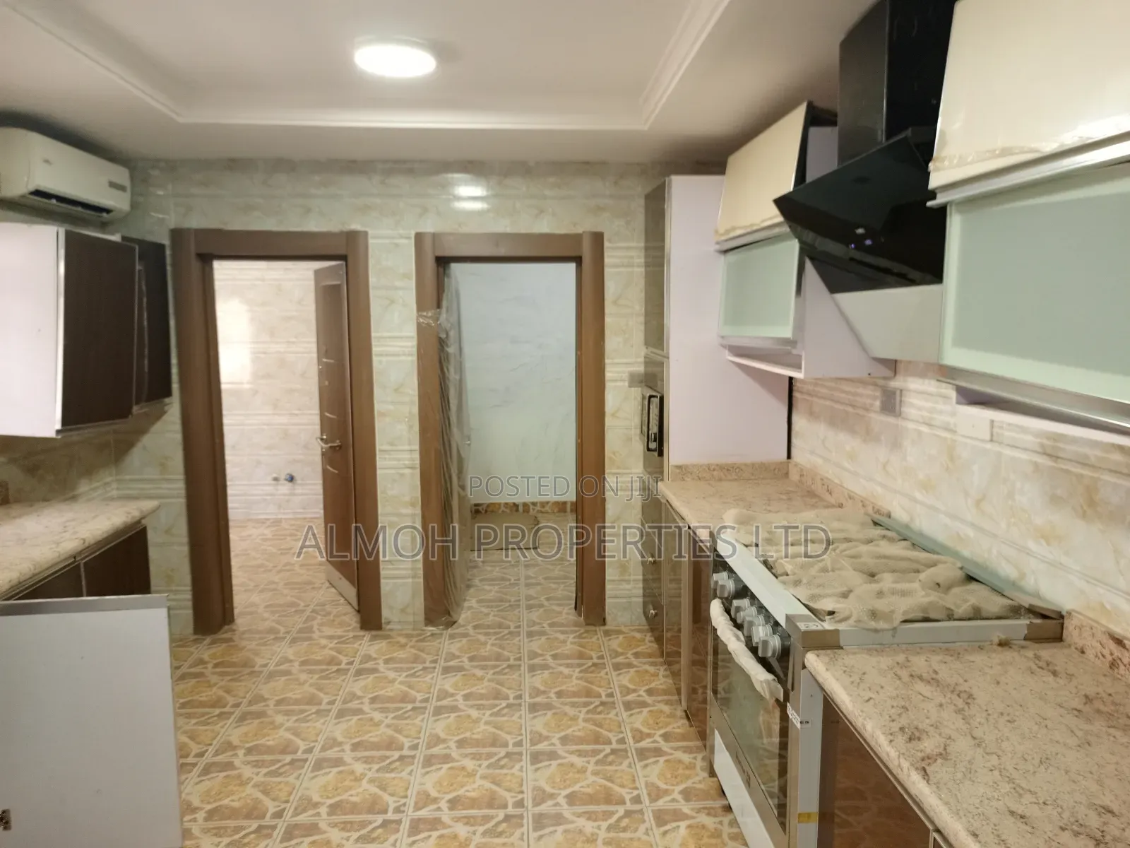 6bdrm Duplex in Apo Legislative for rent