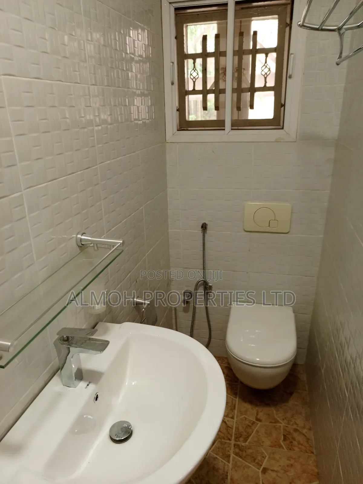 6bdrm Duplex in Apo Legislative for rent