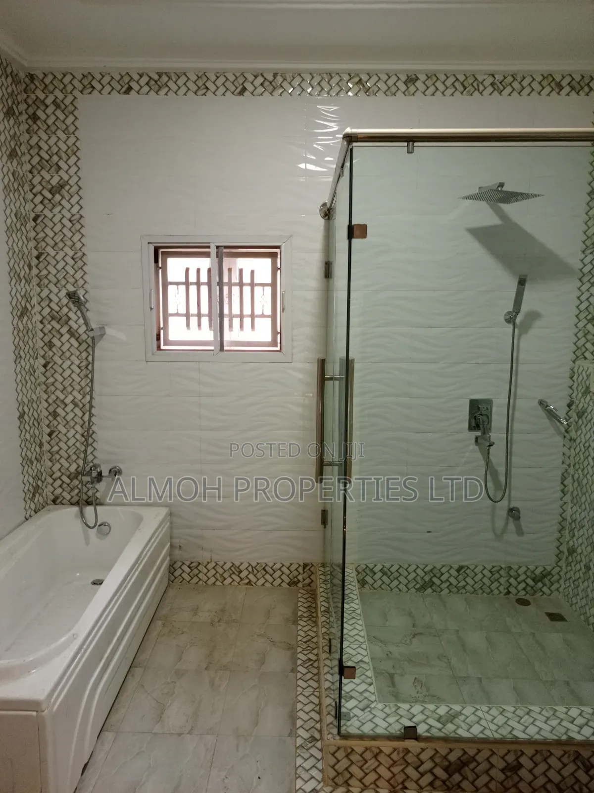 6bdrm Duplex in Apo Legislative for rent
