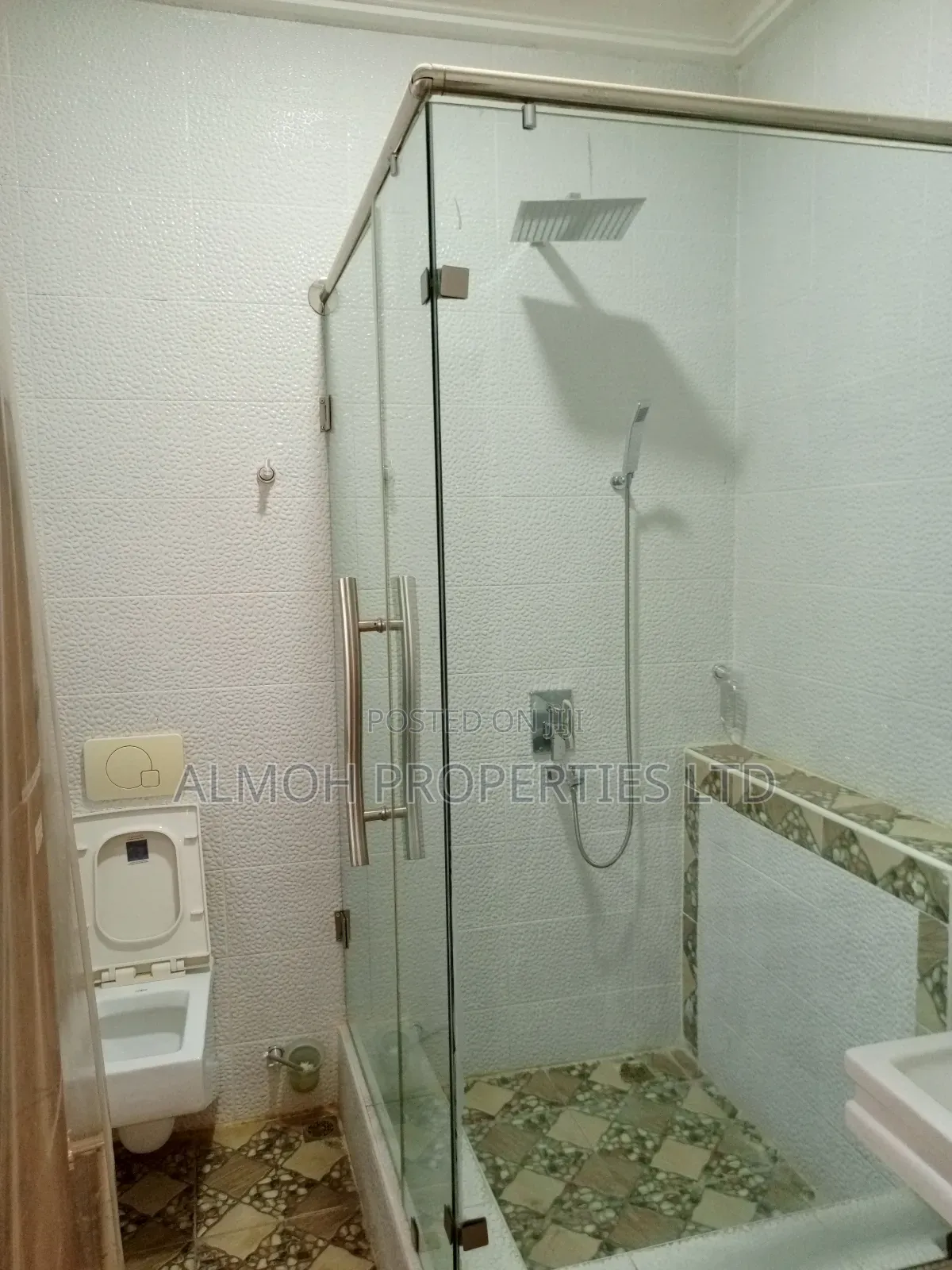 6bdrm Duplex in Apo Legislative for rent