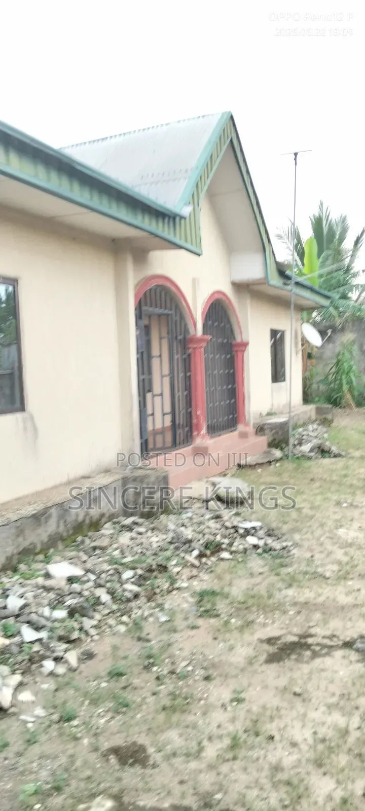 4bdrm Bungalow in Off Stadium Rd Uyo for sale