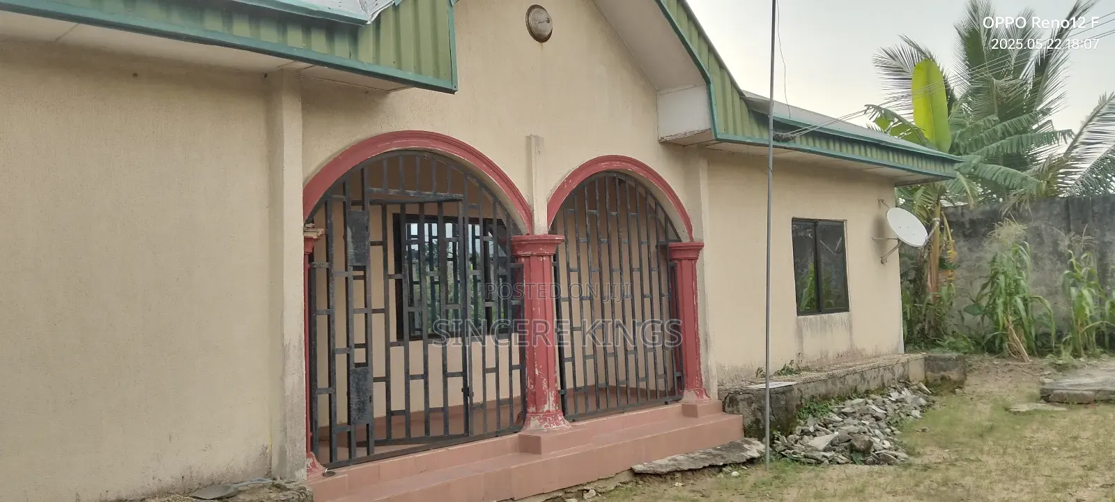 4bdrm Bungalow in Off Stadium Rd Uyo for sale