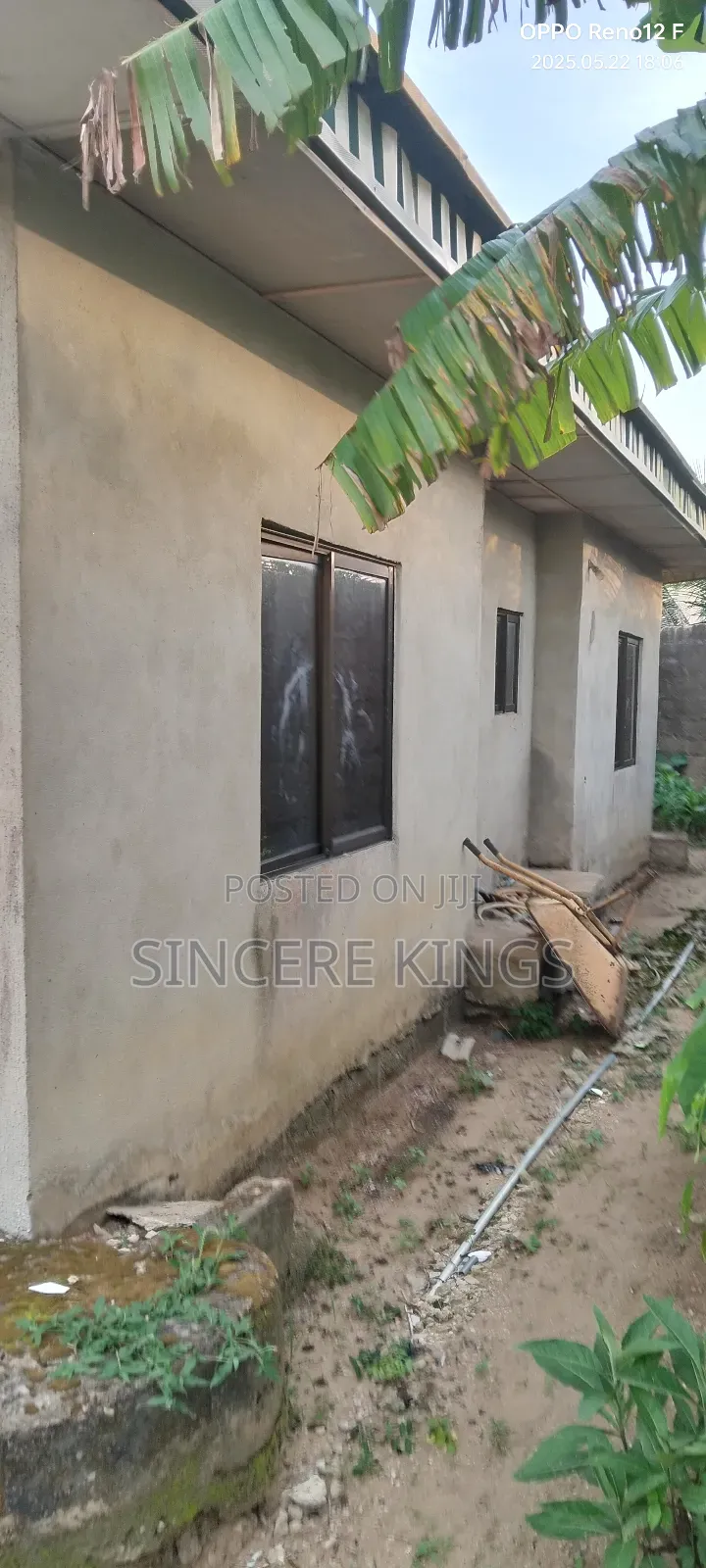 4bdrm Bungalow in Off Stadium Rd Uyo for sale