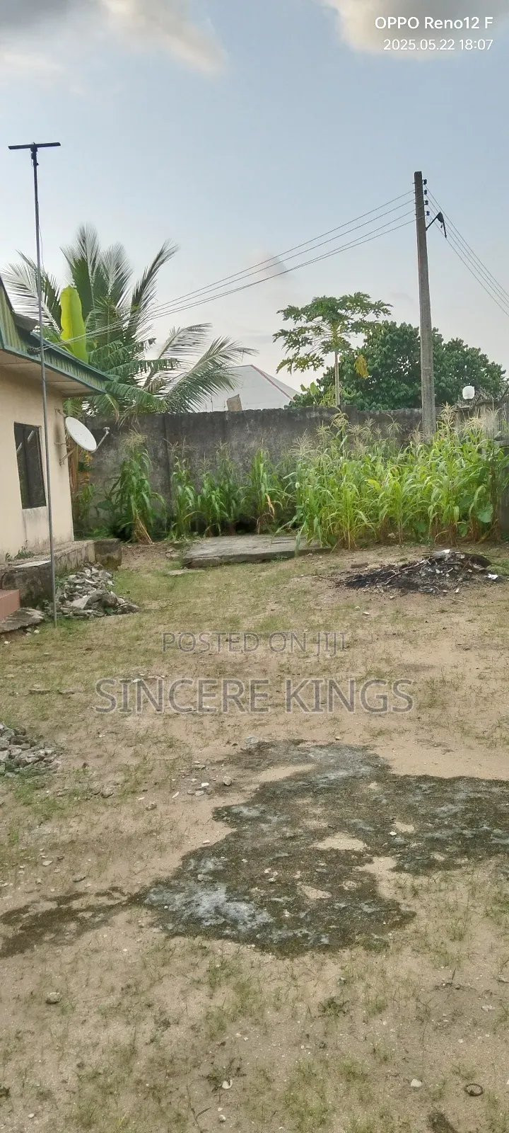 4bdrm Bungalow in Off Stadium Rd Uyo for sale