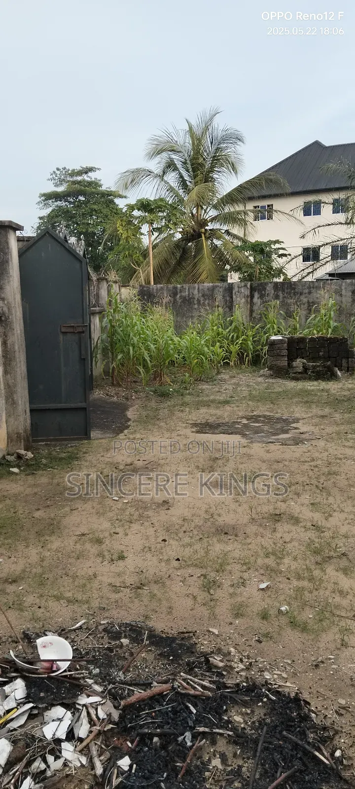 4bdrm Bungalow in Off Stadium Rd Uyo for sale