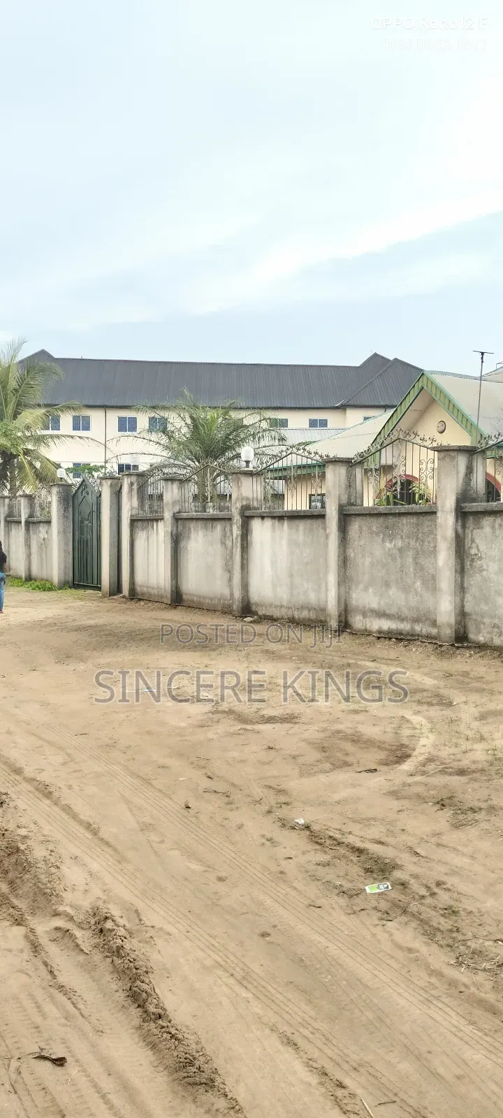 4bdrm Bungalow in Off Stadium Rd Uyo for sale