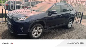 Toyota RAV4 XLE Premium FWD 2020 Blue