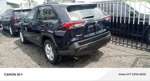 Toyota RAV4 XLE Premium FWD 2020 Blue