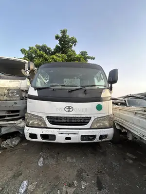 Tokunbo Toyota Dyna 200 6 Tyres Manual Truck