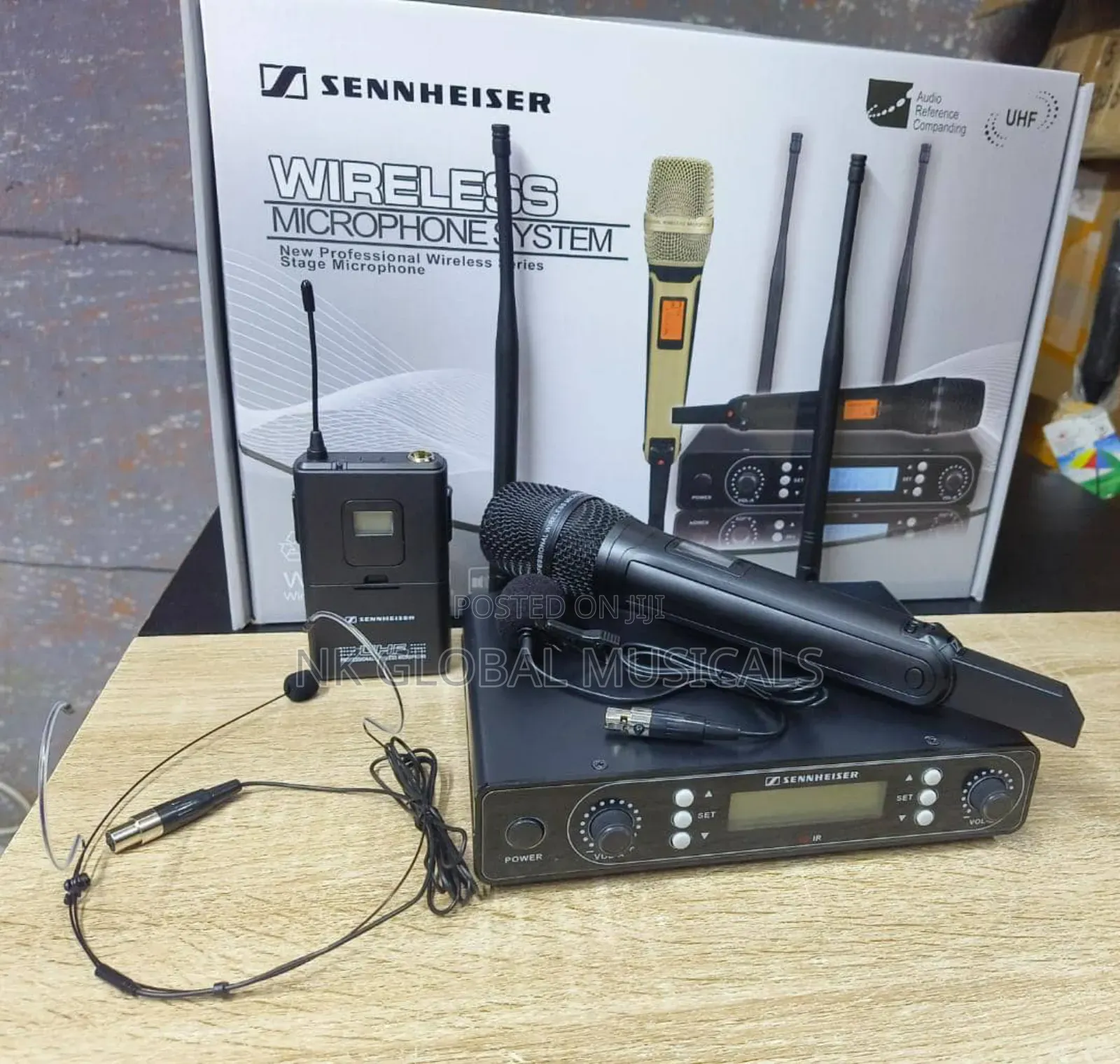 Seinhenser Skm9000 1 Handheld 1 Over Head One Lapel Mic