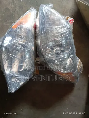 Headlight Toyota Pontiac Vibe 05
