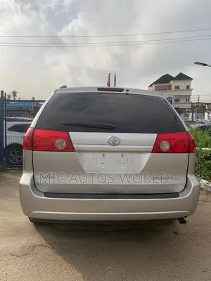 Toyota Sienna 2006 Gold