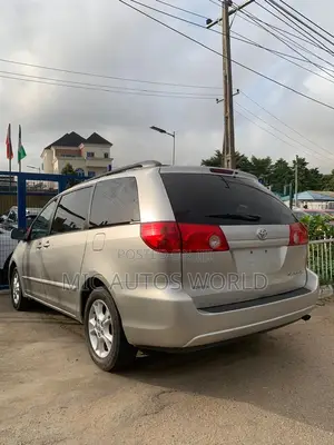 Toyota Sienna 2006 Gold