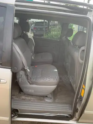 Toyota Sienna 2006 Gold