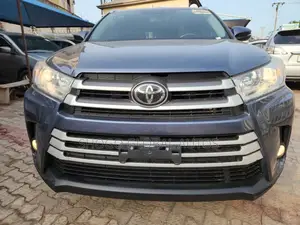 Toyota Highlander XLE 2019 Blue