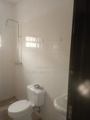5bdrm House in Off Admiralty Road, Lekki for rent