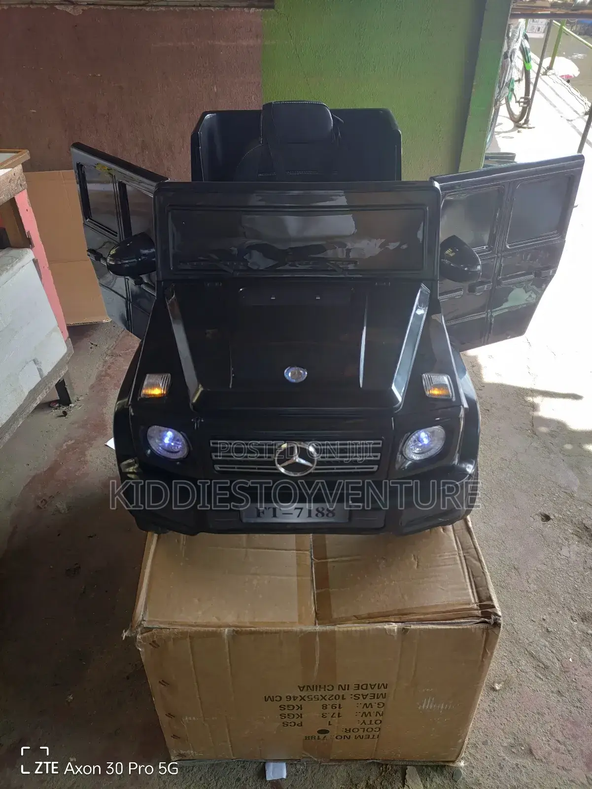 G-wagon Car One-seater With Remote Control - Licensed Ride